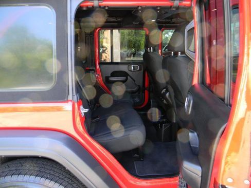 Used 2018 Jeep Wrangler Unlimited Sport S AWD/4WD image 14