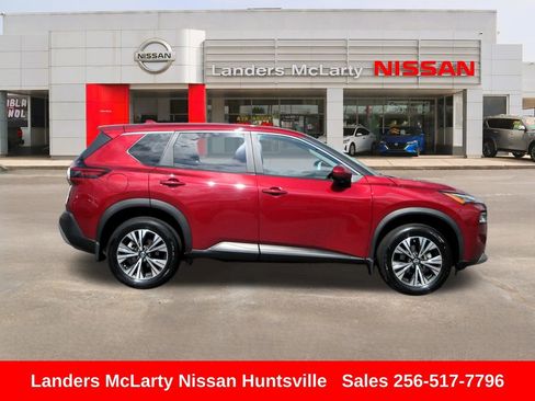 Used 2023 Nissan Rogue SV image 2