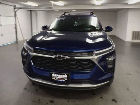 Certified 2024 Chevrolet Trax LT w/ Sunroof Package FWD image 3