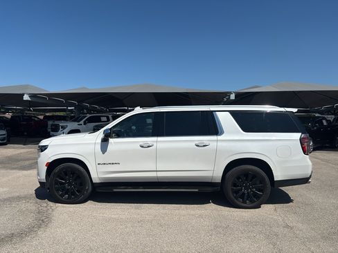 Certified 2021 Chevrolet Suburban Premier w/ Premium Package AWD/4WD image 9