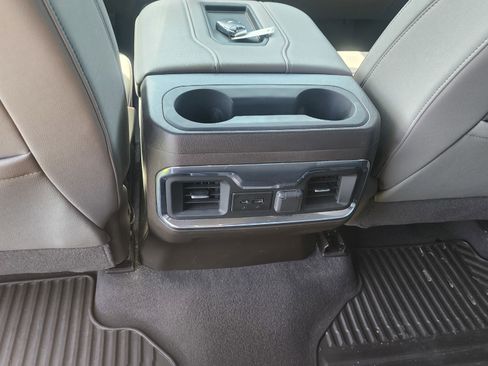 Used 2022 Chevrolet Silverado 1500 LTZ w/ Z71 Off-Road Package AWD/4WD image 7