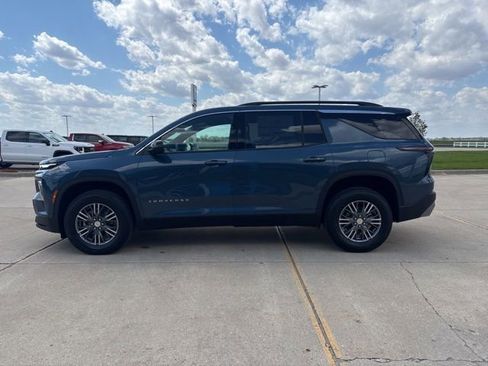 New 2026 Chevrolet Traverse LT w/ Driver Confidence Package AWD/4WD image 5