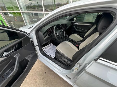 Used 2019 Volkswagen Jetta R-Line image 9