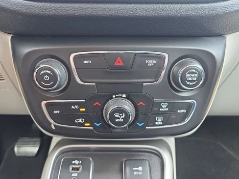 Used 2020 Jeep Compass Latitude FWD image 31