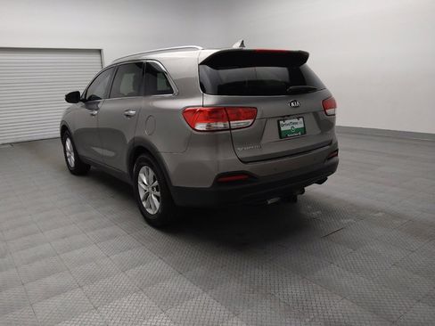 Used 2018 Kia Sorento FWD image 5
