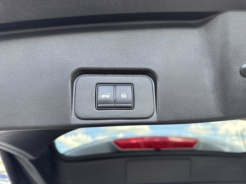 Used 2025 Nissan Rogue SV FWD image 34