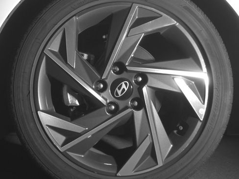 Used 2025 Hyundai Elantra Limited FWD image 11