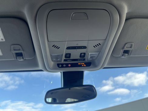 Used 2023 Chevrolet Equinox Premier image 33