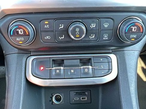 Used 2023 GMC Acadia SLT image 28