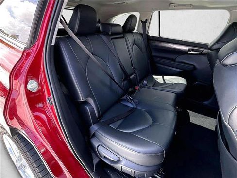 Used 2020 Toyota Highlander Limited FWD image 29