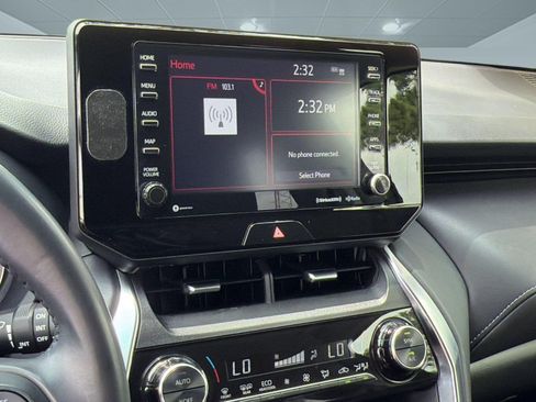 Used 2022 Toyota Venza LE AWD/4WD image 23