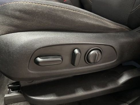 Used 2020 Chevrolet Traverse LT image 8