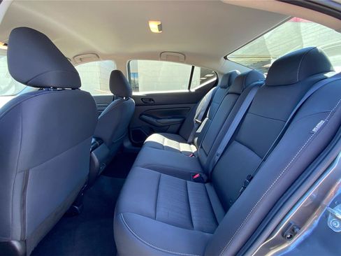 Used 2024 Nissan Altima 2.5 SV FWD image 11