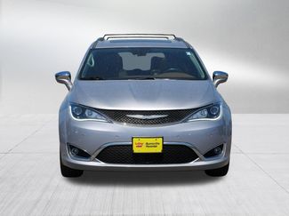 Used 2018 Chrysler Pacifica Limited w/ Tire & Wheel Group FWD video 2