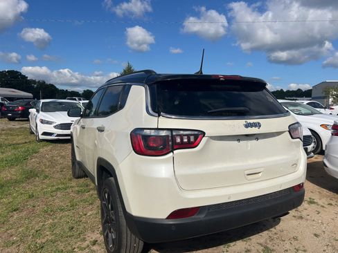 Used 2018 Jeep Compass Limited w/ Navigation Group AWD/4WD image 16