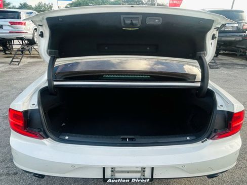 Used 2019 Volvo S90 T5 Momentum image 14