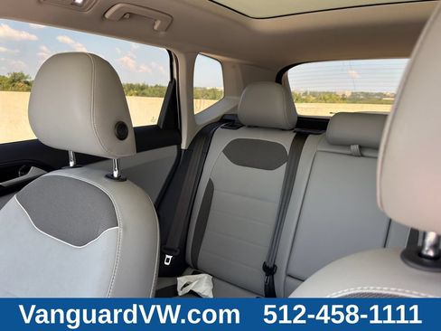 Used 2023 Volkswagen Taos SE w/ Panoramic Sunroof Package FWD image 12