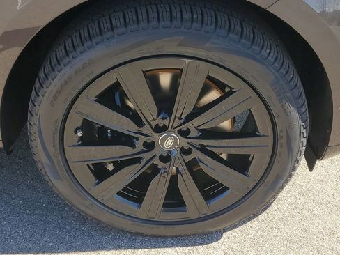 Certified 2025 Land Rover Range Rover Long Wheelbase Autobiography AWD/4WD image 6