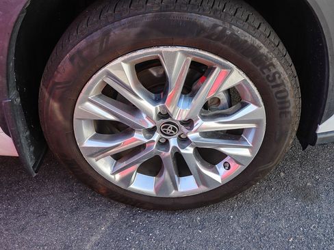 Used 2023 Toyota Highlander Limited image 15