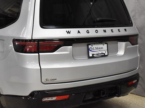 Used 2024 Jeep Wagoneer Series II image 9