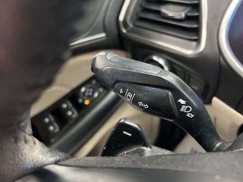 Used 2018 Ford Edge Titanium w/ Equipment Group 302A AWD/4WD image 24