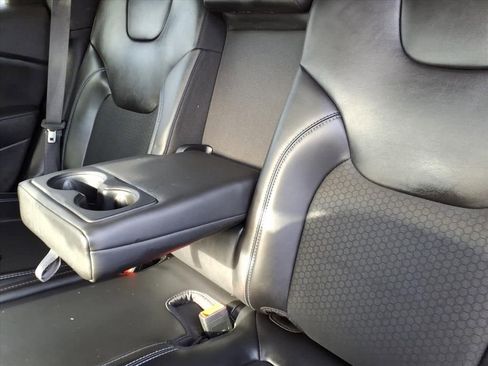 Used 2020 Jeep Cherokee Latitude Plus image 32