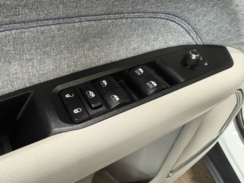 Used 2022 Jeep Compass Latitude image 11