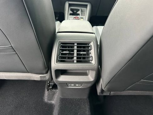 Certified 2025 Volkswagen Tiguan SE R-Line AWD/4WD image 30