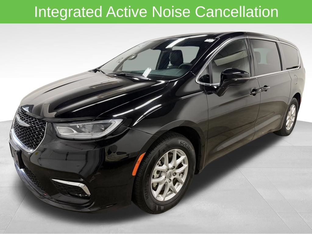 Used 2025 Chrysler Pacifica Select FWD image 7