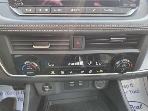 Used 2024 Nissan Rogue SV image 21