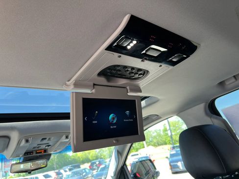 Used 2017 Cadillac Escalade Premium Luxury AWD/4WD image 30