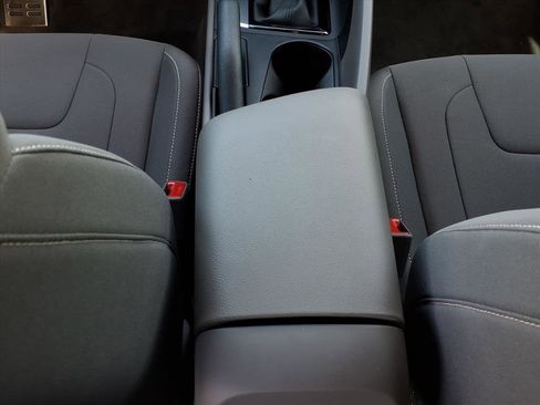 Certified 2025 Hyundai Elantra Sport image 17