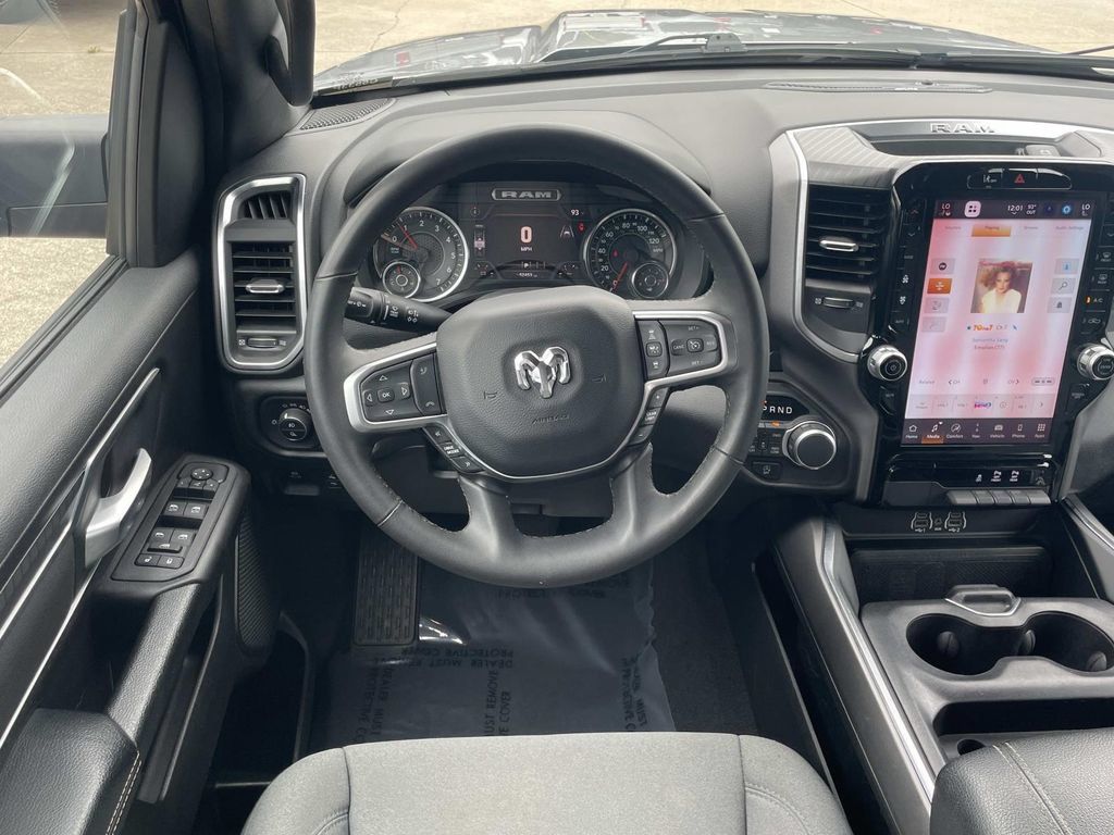 Used 2025 RAM 1500 Big Horn AWD/4WD image 9