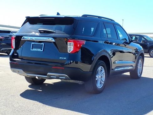 Used 2023 Ford Explorer XLT w/ Equipment Group 202A AWD/4WD image 5