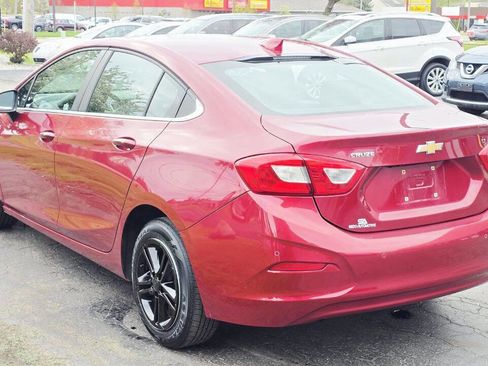 Used 2018 Chevrolet Cruze LT w/ LT True North Edition FWD image 4