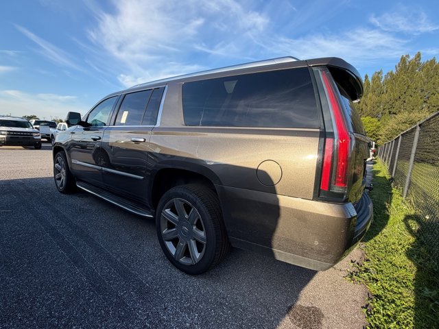 Used 2020 Cadillac Escalade ESV Luxury AWD/4WD image 12