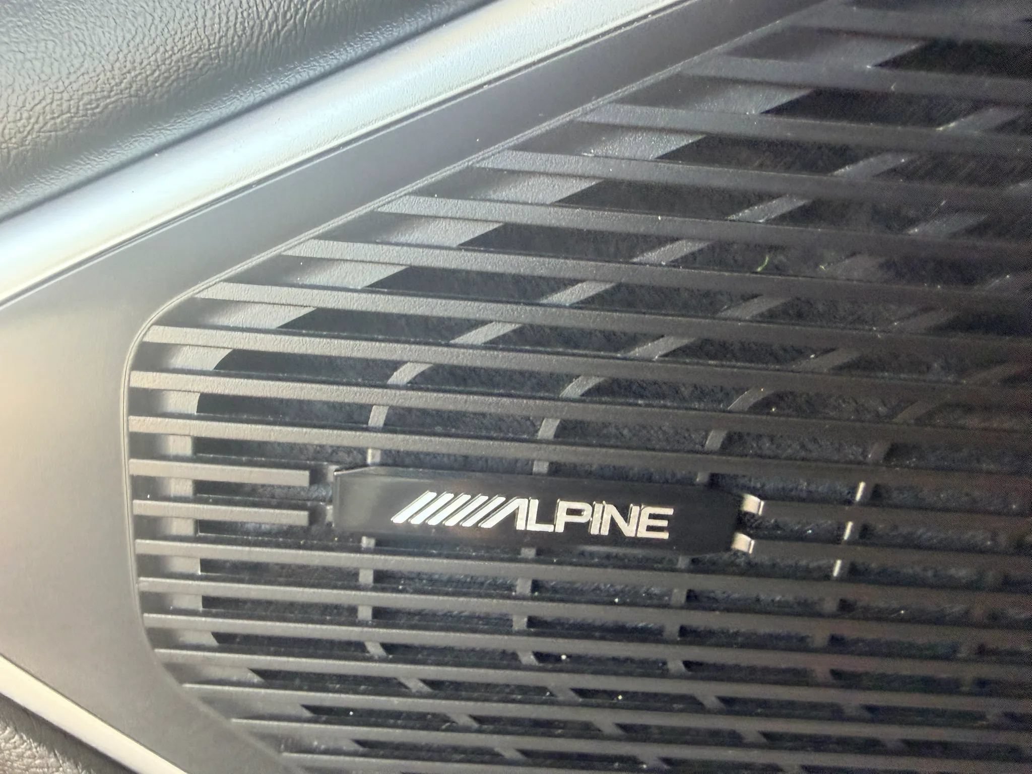 Used 2024 Jeep Wagoneer L Series II RWD image 25