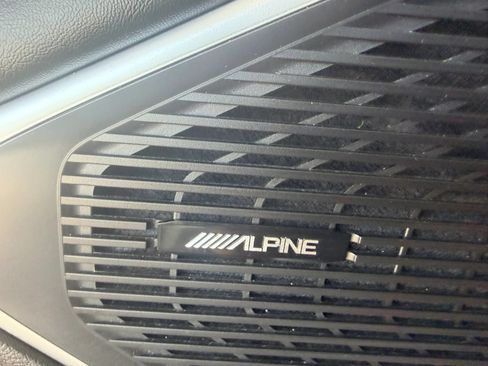 Used 2024 Jeep Wagoneer L Series II RWD image 25