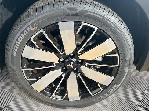 New 2026 Mitsubishi Outlander SE image 32