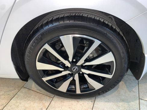 Used 2024 Nissan Sentra SV w/ SV Premium Package image 11