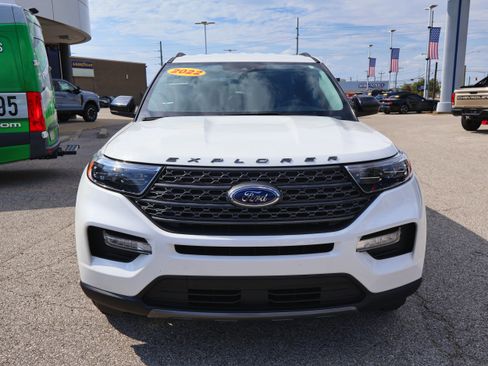 Used 2022 Ford Explorer XLT w/ Equipment Group 202A image 8