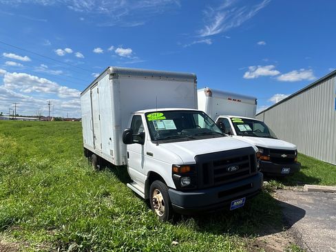 Used 2017 Ford E-450 and Econoline 450 Super Duty w/ Power Windows & Locks Group RWD image 3