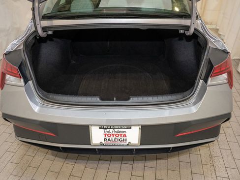 Used 2025 Hyundai Elantra Limited image 5