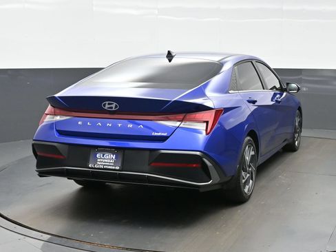 Certified 2025 Hyundai Elantra Limited FWD image 5