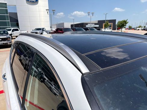 Used 2022 Hyundai Santa Fe SEL w/ Convenience + Premium Package FWD image 18
