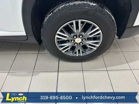 Used 2025 Chevrolet Traverse LT image 29
