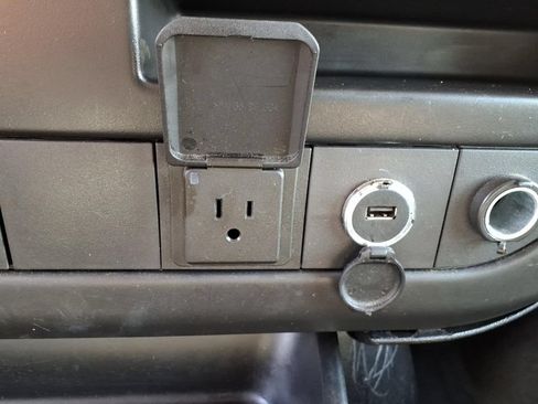 Used 2016 Chevrolet Express 2500 RWD image 24