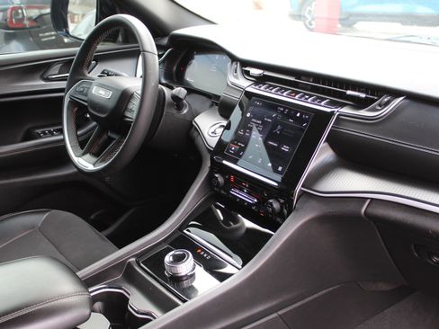 Used 2024 Jeep Grand Cherokee L Laredo image 15