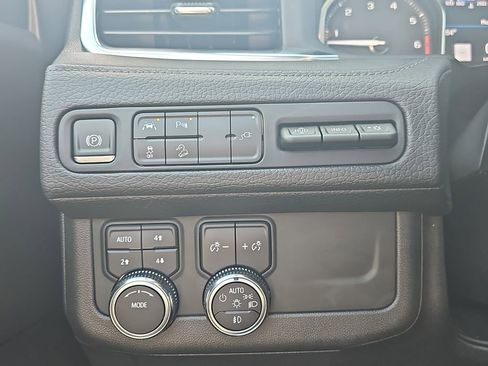 Used 2021 GMC Yukon XL Denali AWD/4WD image 32