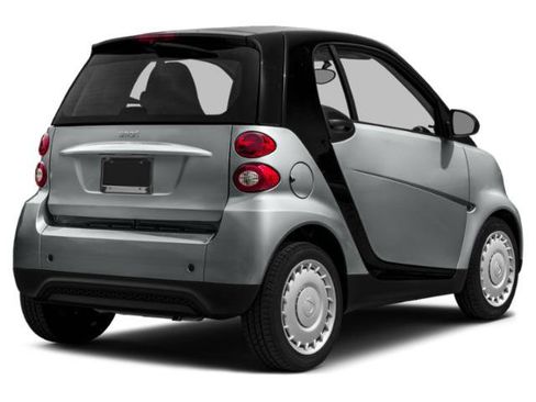 Used 2015 smart fortwo pure RWD image 2